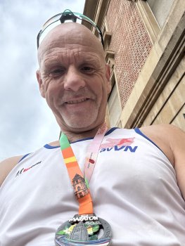 Andre Blok kwam ten val vlak voor de finishlijn tijdens de hslve marathon van Murcia.